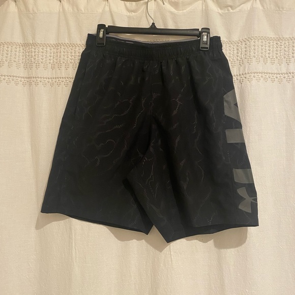 Mens black Under Armour shorts. Excellent condition, smoke free home. - Picture 1 of 4